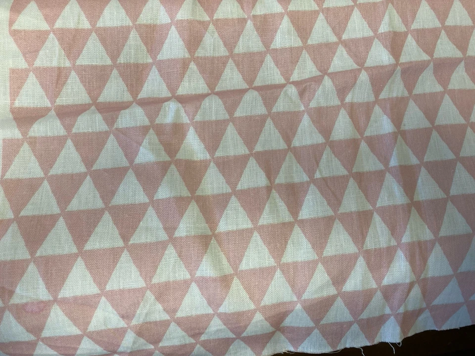 4 Yards, 100% Linen Designer Print ! - Image 1 of 1