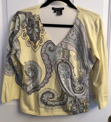 Etcetera 女式黄色佩斯利 V 领 3/4 袖毛衣上衣,尺寸 L — 第 1/4 张图片