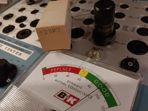 Vintage Sylvania 12SK7 Electron Tube *TESTED* - Picture 1 of 1