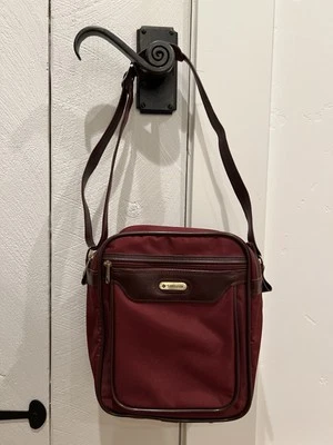 Vintage Samsonite Easy Mini - Tote Bordeaux Style # 676213 Small Luggage Bag - Image 1 of 4