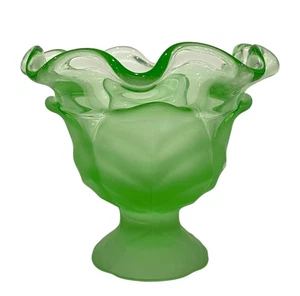 Plato de compota pedestal de vidrio verde vikingo borde con volantes vidrio artístico vintage - Imagen 1 de 4