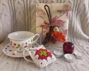 Blind Date with a Vintage Mystery Book, New Tea Cup, Handmade Bookmark & More - Picture 1 of 6