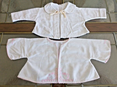 2 chaquetas de franela vintage chaquetas de cama para bebés 1 bordadas 1 con cuello y corbata Foto 1 de 4