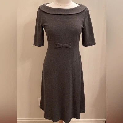Vestido MIDI Signature By Robbie Bee cinza detalhe de laço simples mangas 3/4” tamanho 6 - Imagem 1 de 4