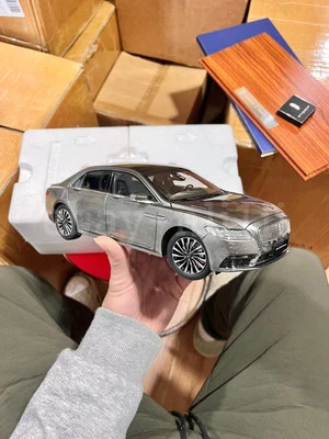 1:18 Scale Lincoln Continental Magnetic Grey Diecast Model Car With Base - Image 1 of 4
