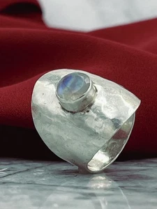 Beautiful Vintage Hammered Sterling Silver & Cabochon Moonstone Ring Size R - Picture 1 of 8