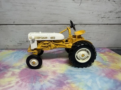 Vintage 1991 Ertl 1:16 International Cub Tractor #653DA Yellow With White - Image 1 of 4