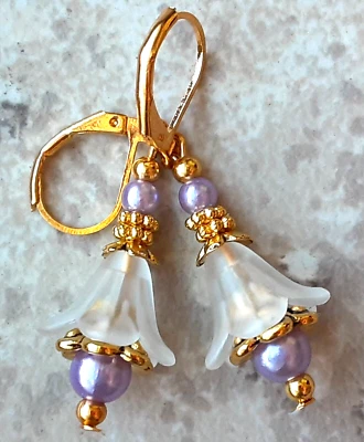 Pendiente de perlas de vidrio de lavanda acrílico FLOR BLANCA GP PALANCA TRASERA XX Foto 1 de 4