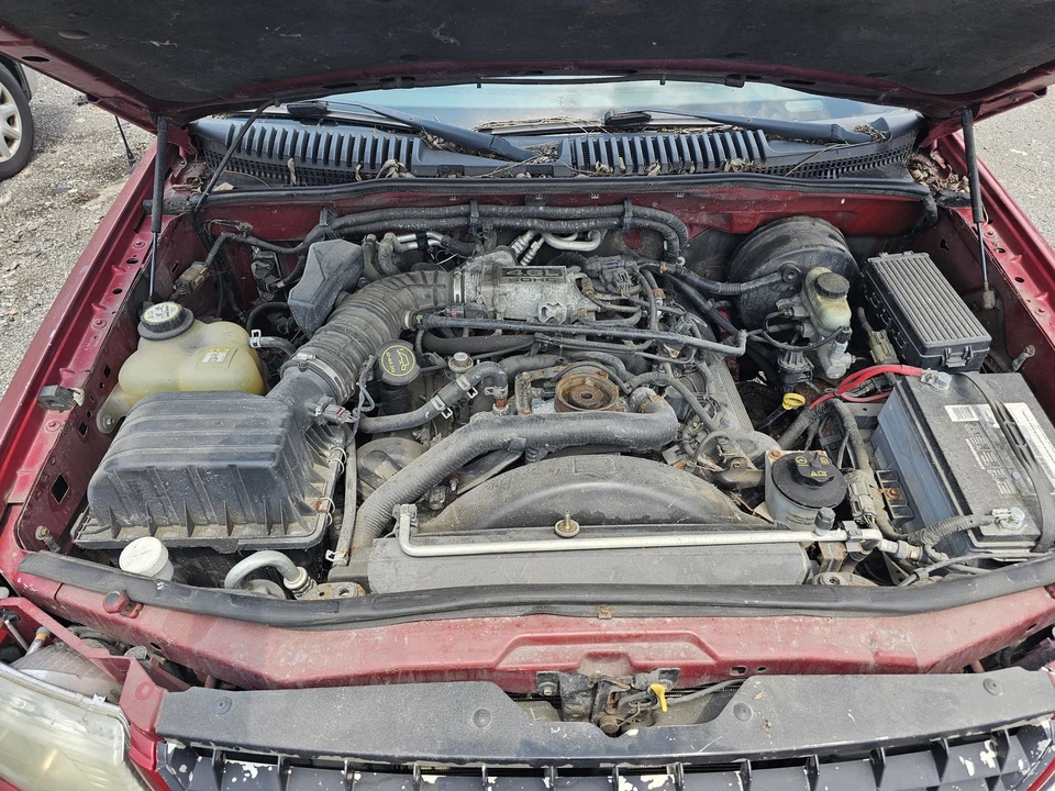 Conjunto de filtro de aire usado se adapta a: Ford Explorer 2004 4,6 grado A Foto 1 de 4