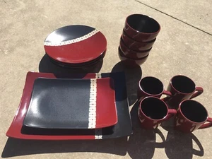 14 Pc. Pfaltzgraff EASTSIDE Red Black Floral Stoneware 4 Piece Setting Platters - Picture 1 of 12