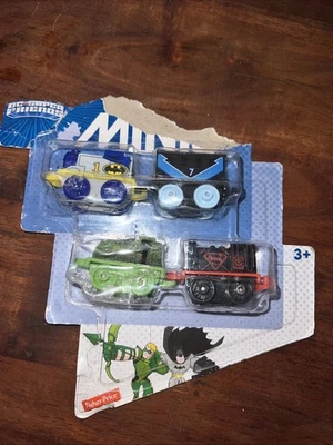 Thomas & Friends Minis DC: Batman, Blue Beetle, Swamp Thing & Superboy NUEVA CAJA DMG Foto 1 de 4