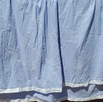 Funda nórdica Laura Ashley azul blanco bordado con borde blanco defecto 81"x 92" Foto 1 de 4