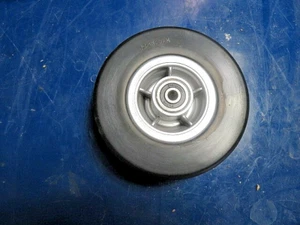 Laufrad Reifen für Pride Quantum Q6 Edge 2.0 3 6000Z 6400Z Rollstuhl 6" x 2" - Bild 1 von 2