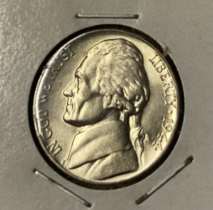 (B) 1944 D  Jefferson War Nickel Unc.  35% Silver High Grade Full Steps - Picture 1 of 3