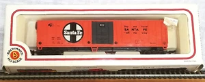 BACHMANN 76036 HO Scale 51' Plug Door REEFER "SANTA FE" with Hook Horns - Picture 1 of 19