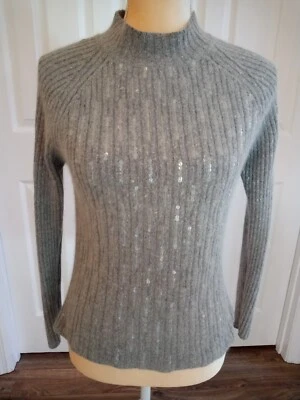 Suéter Jaclyn Smith Gris Seda Angora Pequeño Lentejuelas Manga Larga Cuello Simulado  Foto 1 de 4