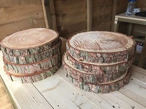 8 rustikale Stämme ca. 10" - 11" (27cm) Hochzeit/Tisch Mittelstücke, Kuchenständer - Bild 1 von 10