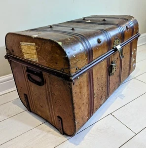 Antique Tin Travel Trunk Old Treasure Chest Storage Box Coffee Table E Bates - Imagen 1 de 22