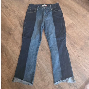 Pantalones de mezclilla CAbi Hi Low Ribbon Wash 2 tonos con dobladillo desgastado talla 10 - # 6281 - Imagen 1 de 5