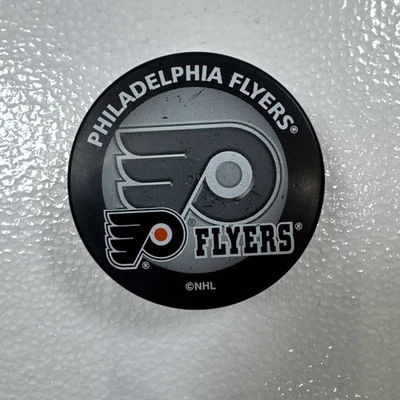 Philadelphia Flyers Hockey Puck NHL Rawlings Made in Canada VTG. - Image 1 of 4