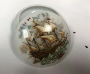 Vintage Trinket Box from île de ré France with ww ships Veritable porcelain - Picture 1 of 8
