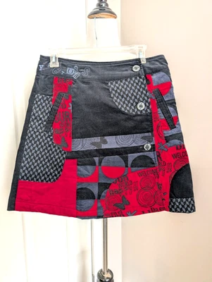 DESIGUAL Falda Corta Bordada Rojo Negro Pana Patchwork Línea A Talla 36 Foto 1 de 4