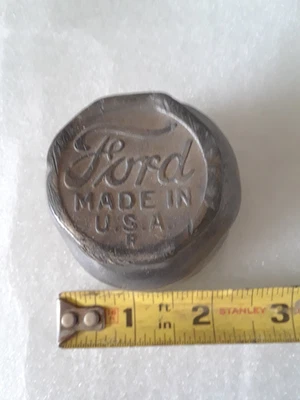 古董福特 T 型 GREASE HUB 中心帽剧院 1913 - 1916 — 第 1/4 张图片