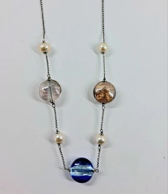 Collana in argento 925 rodiato con dischi di vetro di Murano colorati e perle  - Immagine 1 di 4