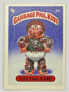 1985 Topps Garbage Pail Kids Stickers -Series 2 - 80a Tattoo Lou - EX+ Glossy - Picture 1 of 2