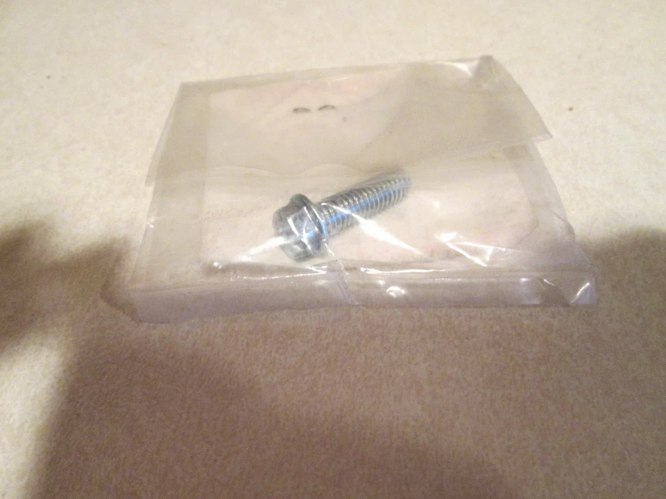 Новый из старых запасов подлинный фланцевый болт Kawasaki 6x20 маленький BN 125 KL 250 KLF 400 KVF VN - Изображение 1 из 1