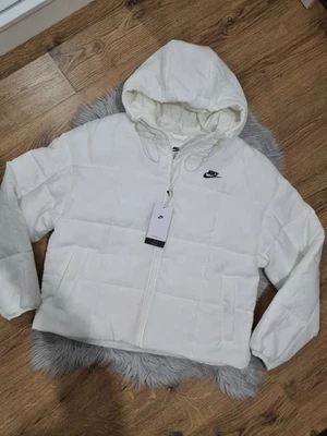Nike Therma Fit Womens White Puffer Jacket Loose Fit Size M BNWT - Image 1 of 4