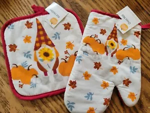 NEU GESTEPPT 2 tlg. TOPFLAPPEN & OFENHANDSCHUH SET Herbst Kürbisse Wichtel Sonnenblumen - Bild 1 von 2