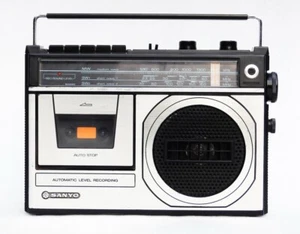 VINTAGE SANYO M2409H PORTABLE AUTOMATIC LEVEL RECORDING TAPE CASSETTE RADIO - Picture 1 of 8