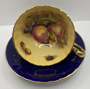 Taza y platillo vintage de frutas azul cobalto Aynsley - firmado D Jones - Imagen 1 de 10