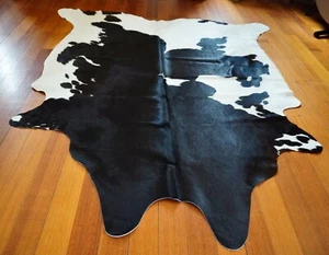 A Smooth & Glossy Summer Coat - A Gorgeous Black & White Friesian Cowhide Rug - Picture 1 of 12