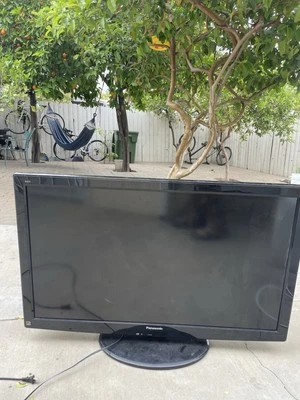 Panasonic TV - Image 1 of 2