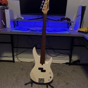 Extremely rare Yamaha RBX250F Bass Guitar - Picture 1 of 4