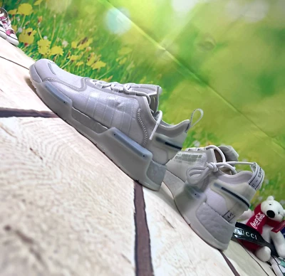 🔥Zapatilla deportiva para mujer Adidas Originals NMD_V3 GW5658 US9 costaba $160 sin caja Foto 1 de 4