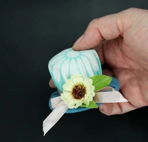 Handgefertigtes OOAK Hut geformt blau Blumen Nadelkissen Handwerk Geschenk für sie - Bild 1 von 3