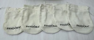 Auténticas bolsas de regalo Pandora CINCO (5) blancas antideslustre 4" x 3" - Imagen 1 de 4