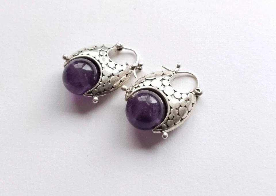 Pendientes de aro de amatista púrpura genuina de plata de ley balinesa / 1,1 pulgadas Foto 1 de 4