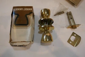 Perilla de puerta Kwikset pestillo de paso latón pulido BEL AIR 200B 2-3/4 BS N.O.S. - Imagen 1 de 5