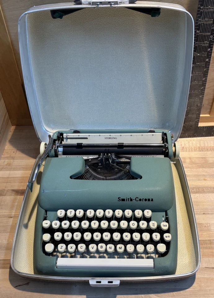 复古 1960 Smith Corona 纯银便携式打字机和箱子-特殊-很好 — 第 1/4 张图片