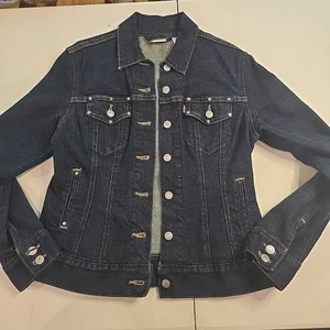 Levi’s Denim Dark Wash Blue Jean Jacket Women’s Juniors Size Medium Red Tag - Picture 1 of 15