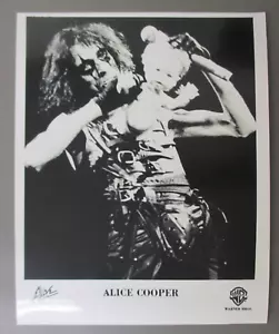 Alice Cooper black & white 8 X 10 glossy promo photo with doll ! - Picture 1 of 1