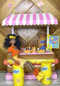 California Dream Barbie Hot Dog Ständer mit Box & Christie & Barbie - Bild 1 von 20