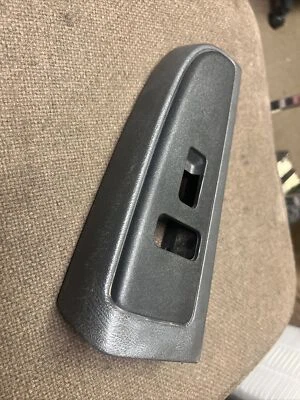 03-06 Chevy Silverado GMC Sierra lado pasajero ventana eléctrica y bisel interruptor de bloqueo Foto 1 de 4