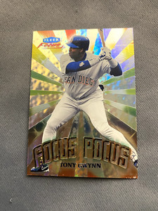 TONY GWYNN 2000 FLEER FOCUS FOCUS POCUS CARD.PADRES
