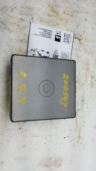 Módulo de control electrónico ECM del motor debajo del tablero central compatible con 93 MAZDA 626 967490 Foto 1 de 4