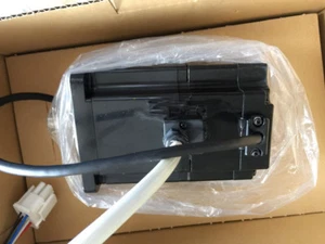 NEW ORIGINAL YASKAWA AC SERVO MOTOR SGMPH-04AAA61 - Picture 1 of 2